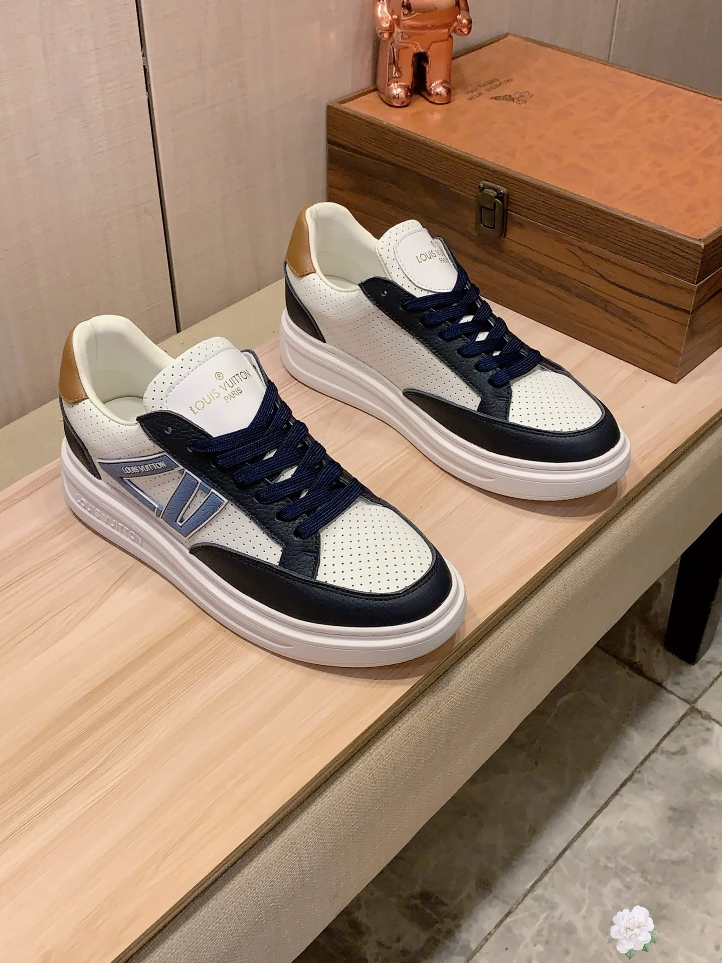 Men's Men's Shoes 💰420💰💰🎩🎩[Lightning][Lightning] "Lv*" The latest and most popular casual shoes, top brands [Seduce] Luxury ~ Purchasing Agency, Top ~ Quality. [Strong] The upper is made of imported breathable cowhide with material ➕ breathable sheepskin feet (•) and fine workmanship. Original stylish and stylish soft rubber wear-resistant and non-slip outsole, light and comfortable on the feet, the real thing looks better when taken in real life, 413: code: 38-44, 6️⃣ colors selected